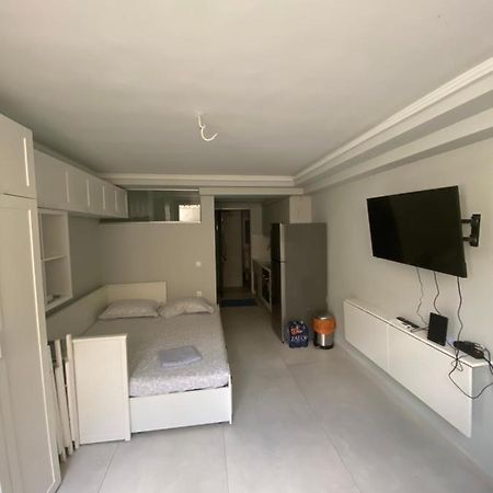 Minimalist Studio Behind Hilton Hotel Athens Ngoại thất bức ảnh