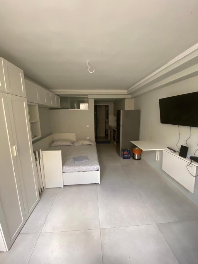 Minimalist Studio Behind Hilton Hotel Athens Ngoại thất bức ảnh