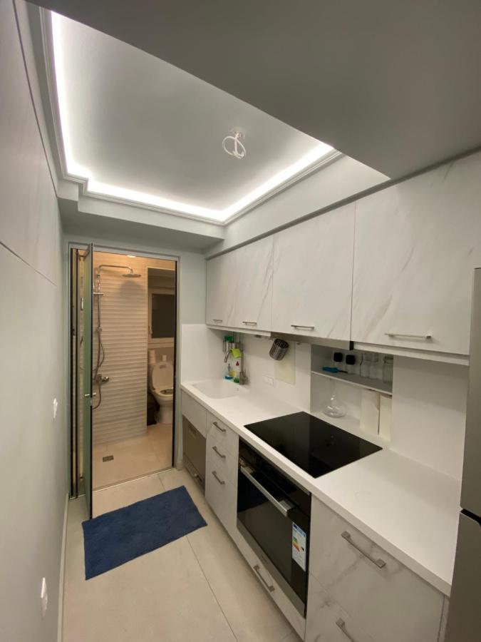 Minimalist Studio Behind Hilton Hotel Athens Ngoại thất bức ảnh